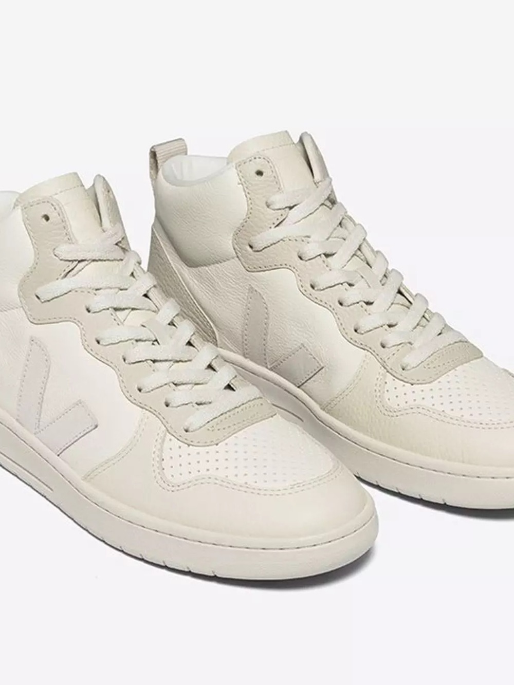 Veja Unisex V-15 ChromeFree Leather Sneaker